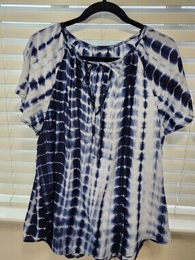Women’s Navy Tie-Dye Short Sleeve Top with Front Tie